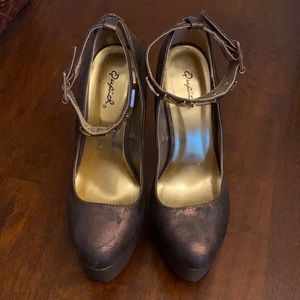 Qupid bronze studded pumps